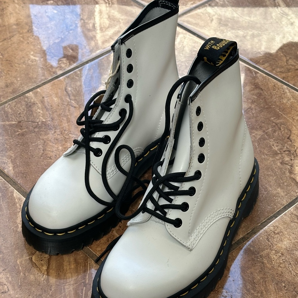 Dr. Marten’s 1460 Bex 8-Eye Boot Ladies Size 8